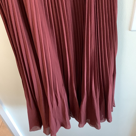 Aritzia burgundy midi skirt size SMALL - Picture 4 of 4